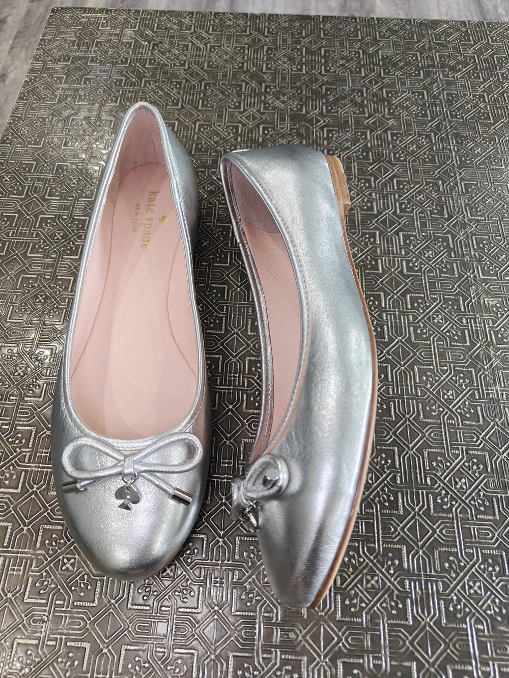 🐢 Kate Spade New York Willa ballet flats in silver metallic leather Size 9